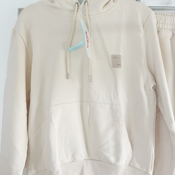 Kith Filling Pieces Essential Sweatset Eggshell - S - Picture 2 of 6